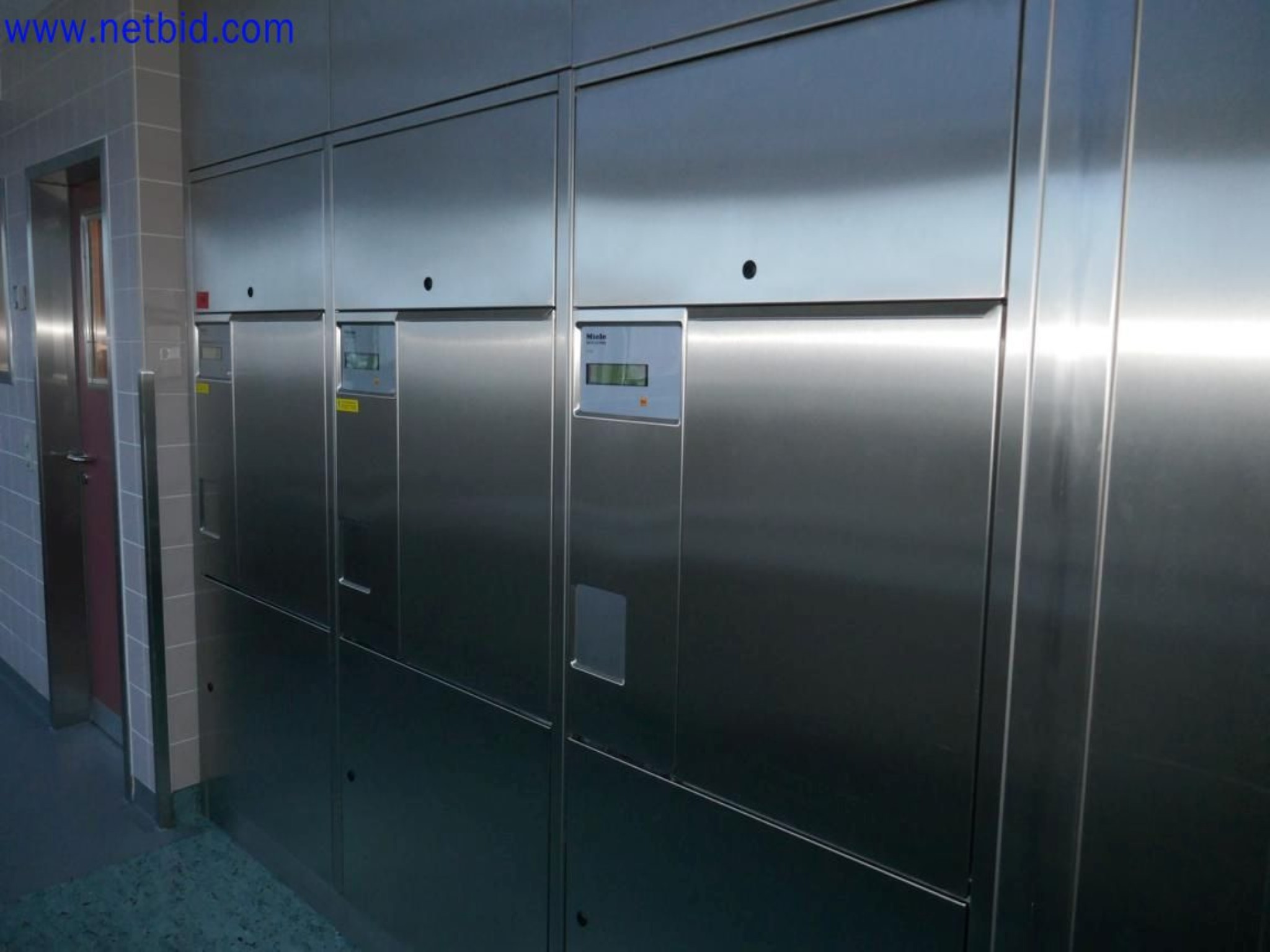 Medyczne urządzenia techniczne, wyposażenie i meble szpitalne-1