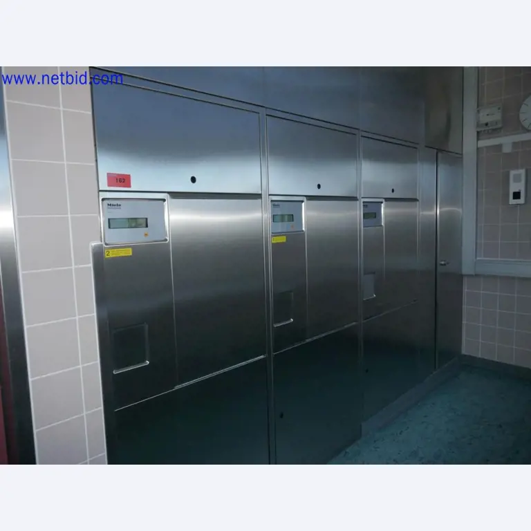 Medyczne urządzenia techniczne, wyposażenie i meble szpitalne-3