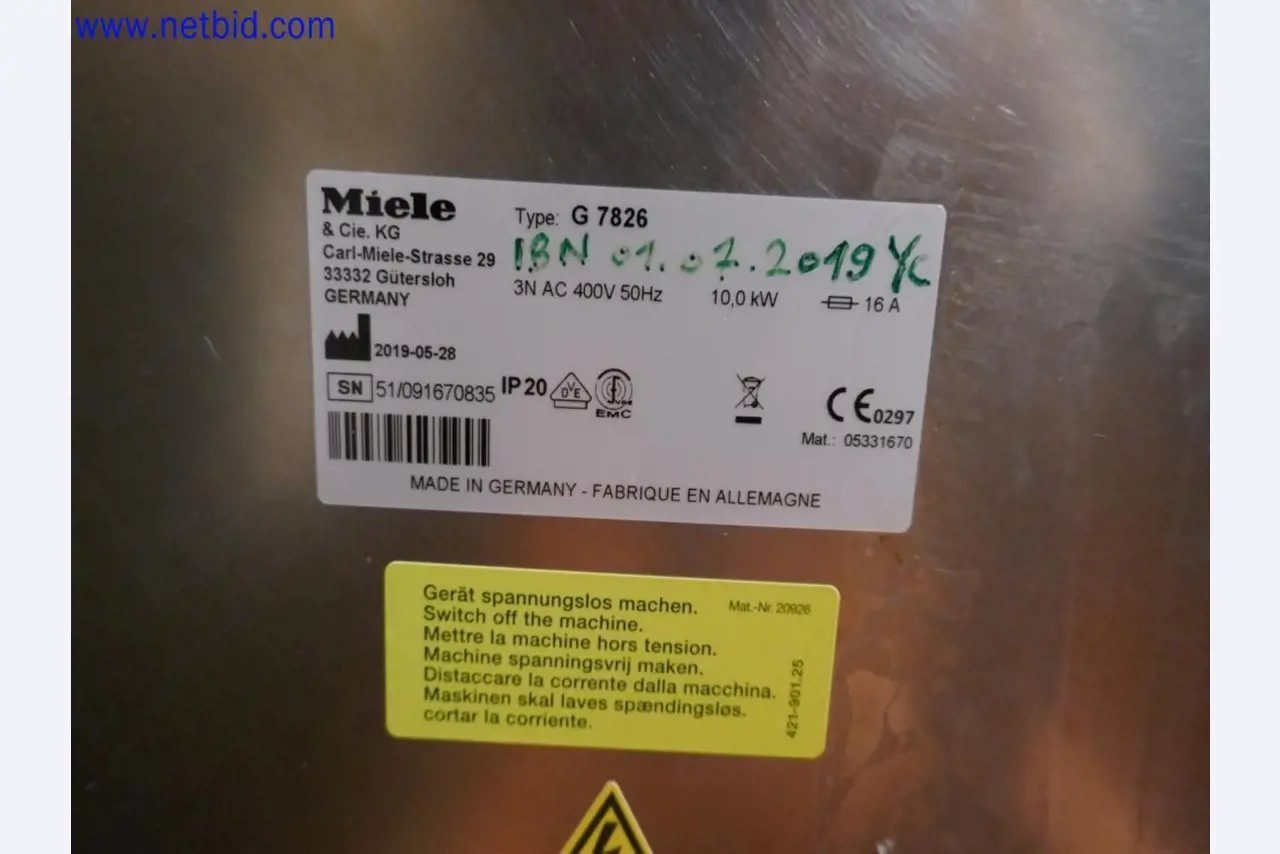 Medyczne urządzenia techniczne, wyposażenie i meble szpitalne-4