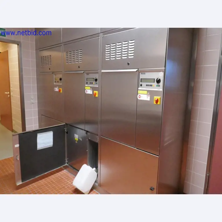 Medyczne urządzenia techniczne, wyposażenie i meble szpitalne-5