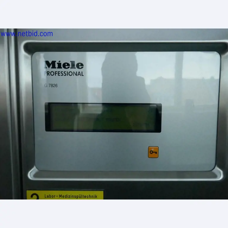 Medyczne urządzenia techniczne, wyposażenie i meble szpitalne-6