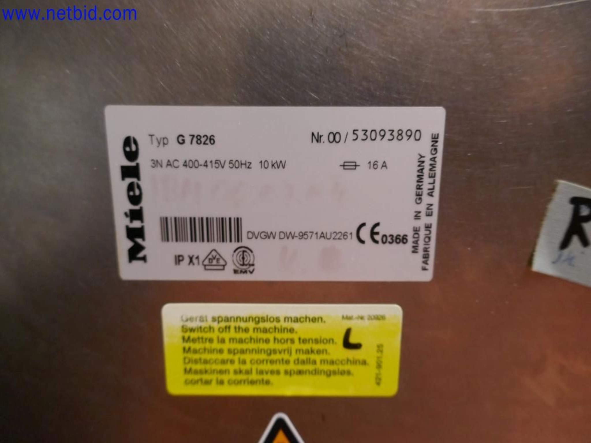 Medyczne urządzenia techniczne, wyposażenie i meble szpitalne-7