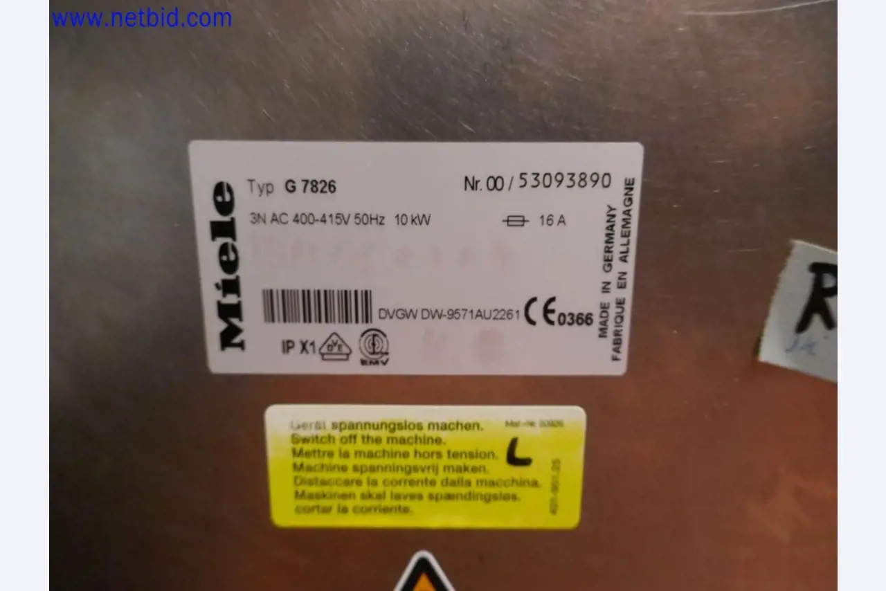 Medyczne urządzenia techniczne, wyposażenie i meble szpitalne-7