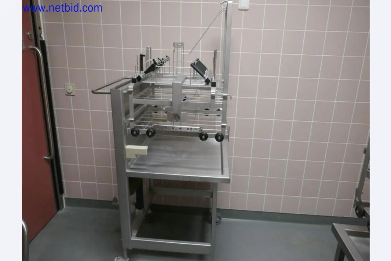 Medyczne urządzenia techniczne, wyposażenie i meble szpitalne-8