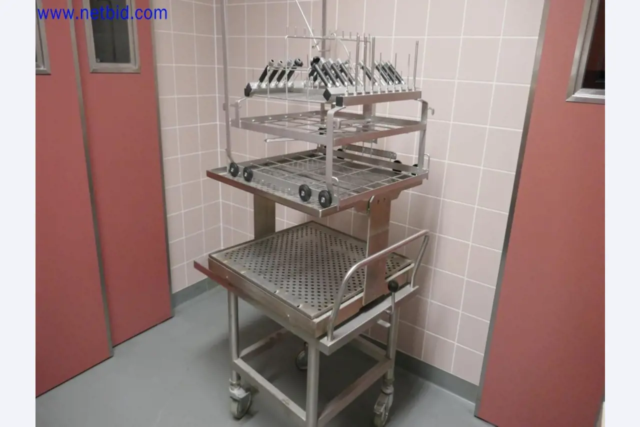 Medyczne urządzenia techniczne, wyposażenie i meble szpitalne-9