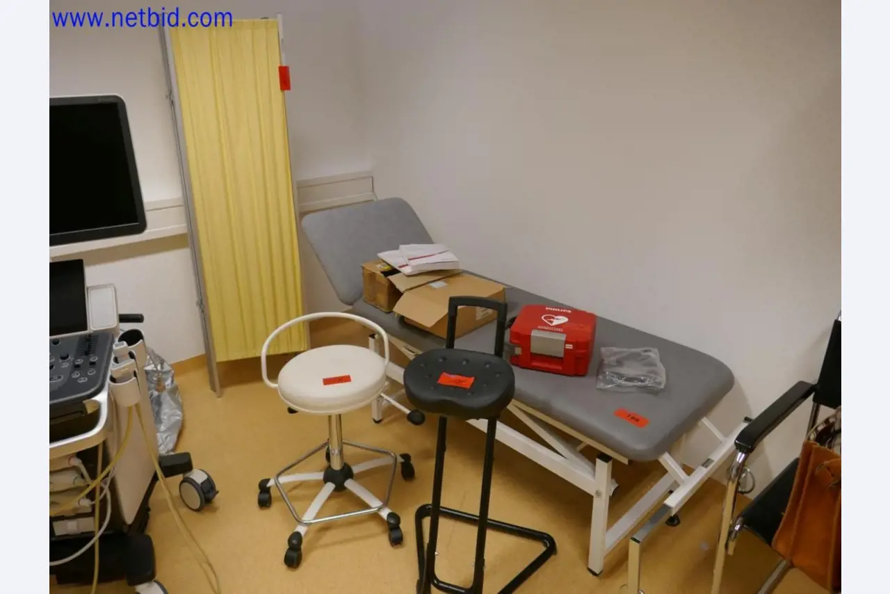 Appareils techniques médicaux, aménagement et mobilier d'un hôpital-1