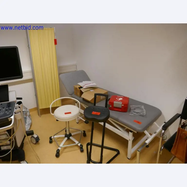 Appareils techniques médicaux, aménagement et mobilier d'un hôpital-1