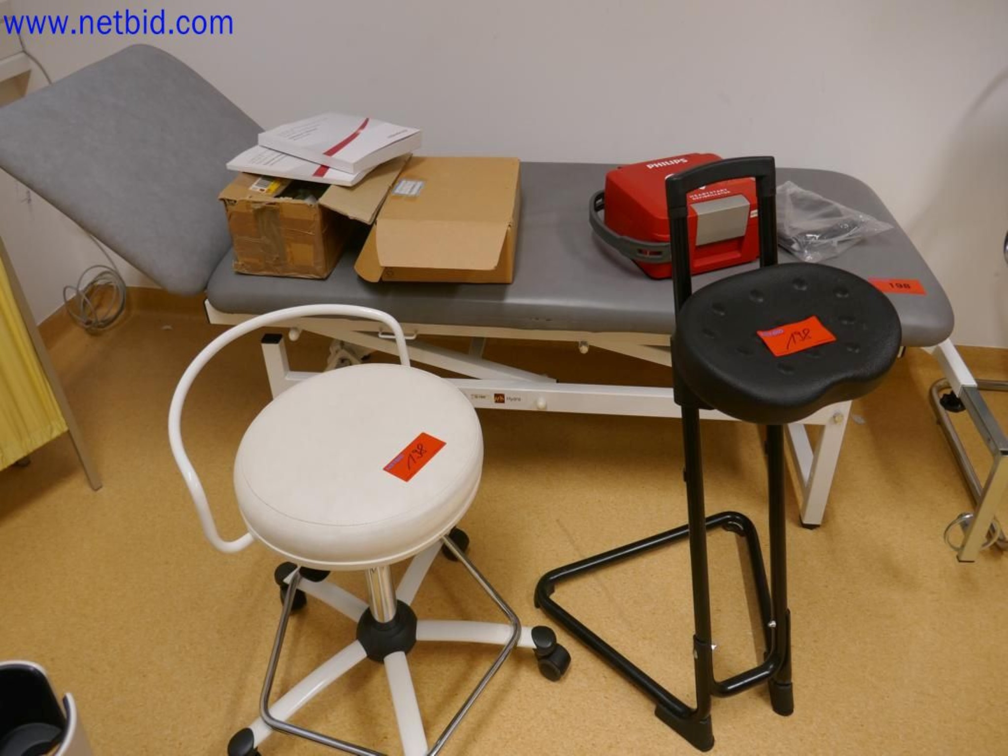 Appareils techniques médicaux, aménagement et mobilier d'un hôpital-4