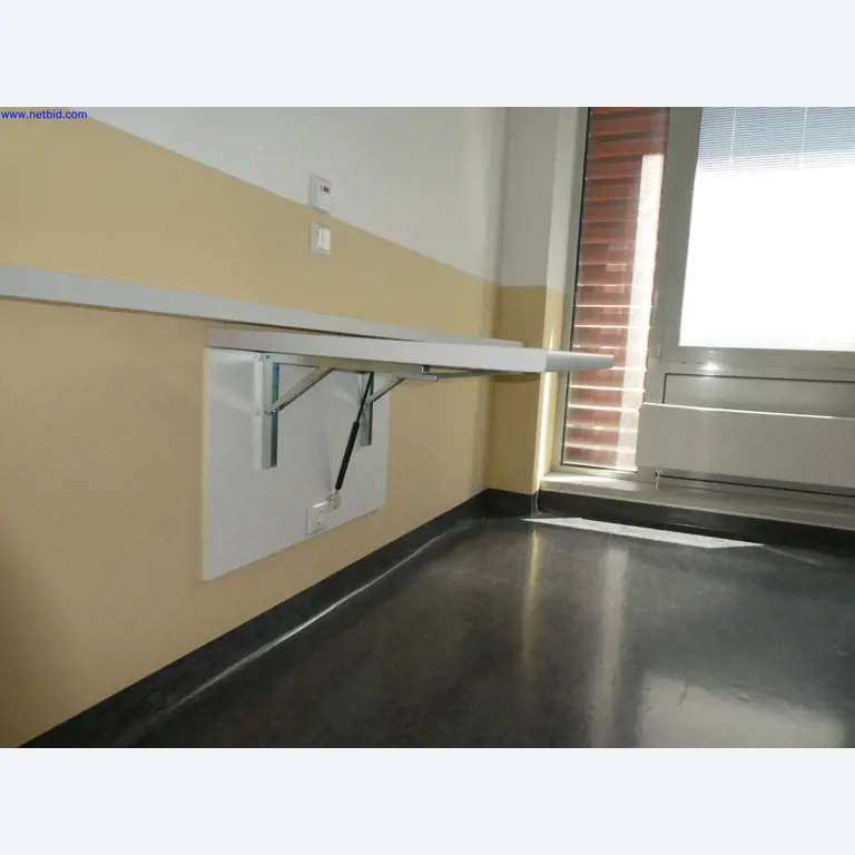 Medizinisch technische Geräte, Einrichtung und Mobiliar eines Krankenhauses-2