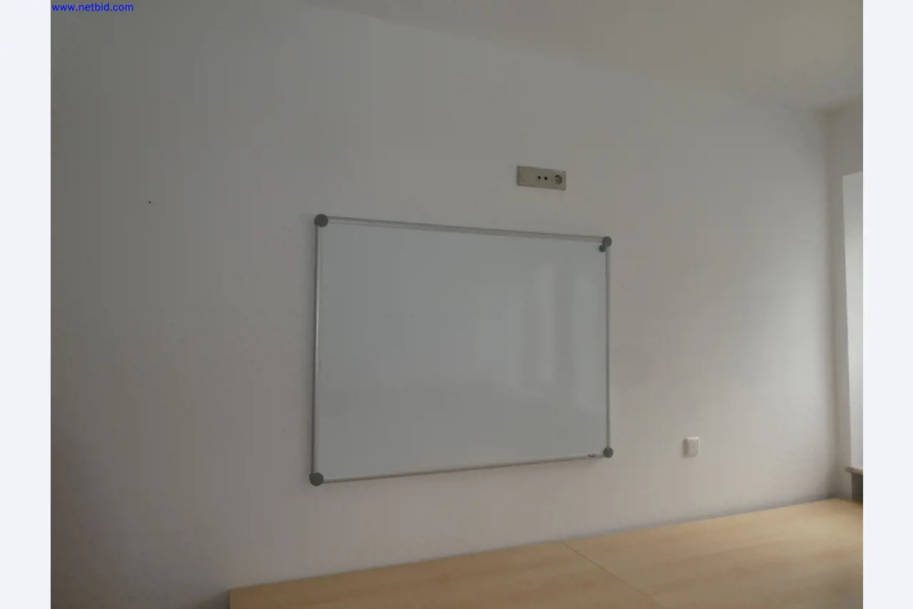 Medizinisch technische Geräte, Einrichtung und Mobiliar eines Krankenhauses-2