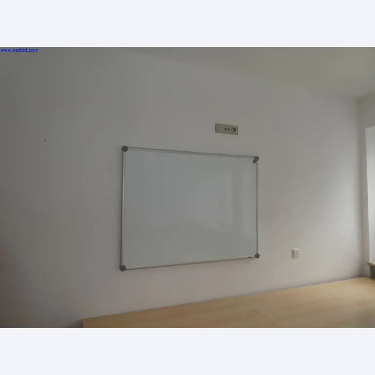 Medizinisch technische Geräte, Einrichtung und Mobiliar eines Krankenhauses-2