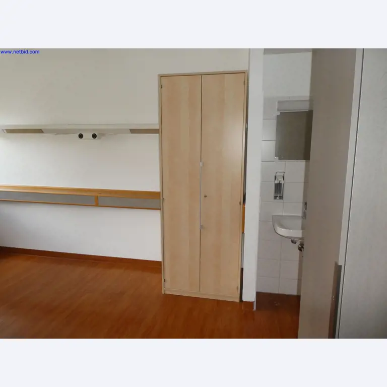 Medizinisch technische Geräte, Einrichtung und Mobiliar eines Krankenhauses-3