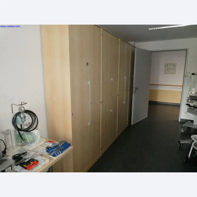 Medizinisch technische Geräte, Einrichtung und Mobiliar eines Krankenhauses-2