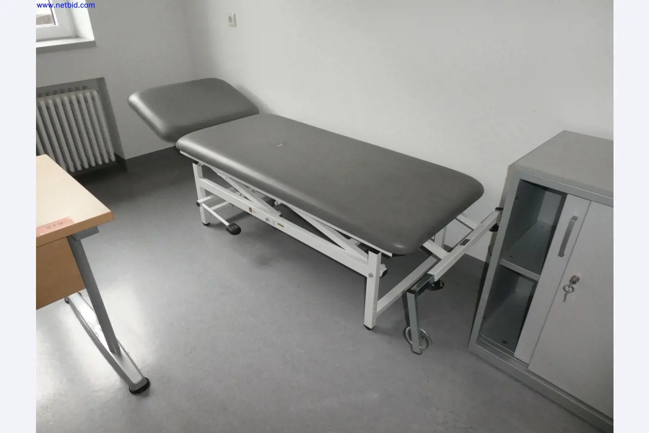 Medizinisch technische Geräte, Einrichtung und Mobiliar eines Krankenhauses-2