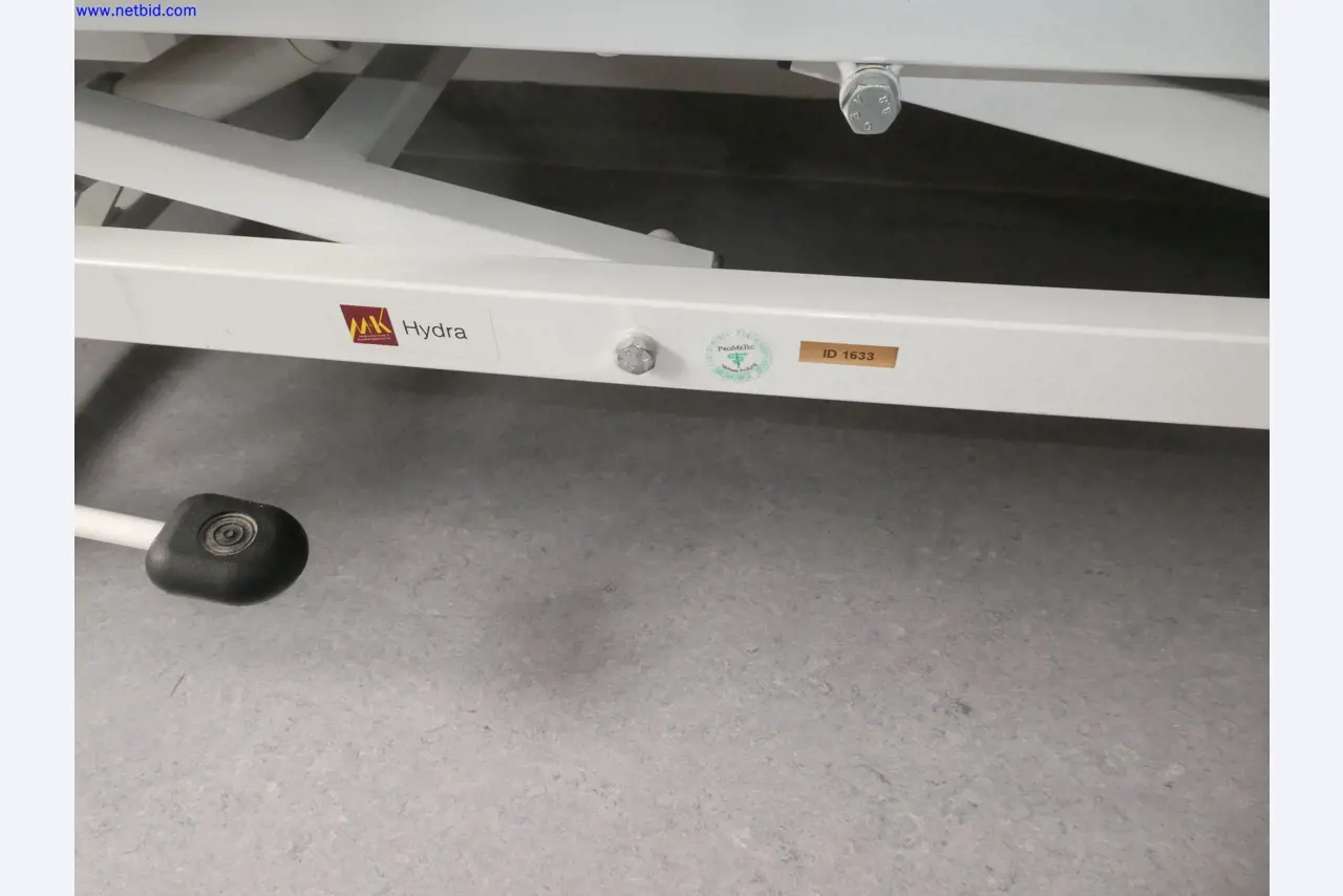 Medizinisch technische Geräte, Einrichtung und Mobiliar eines Krankenhauses-3