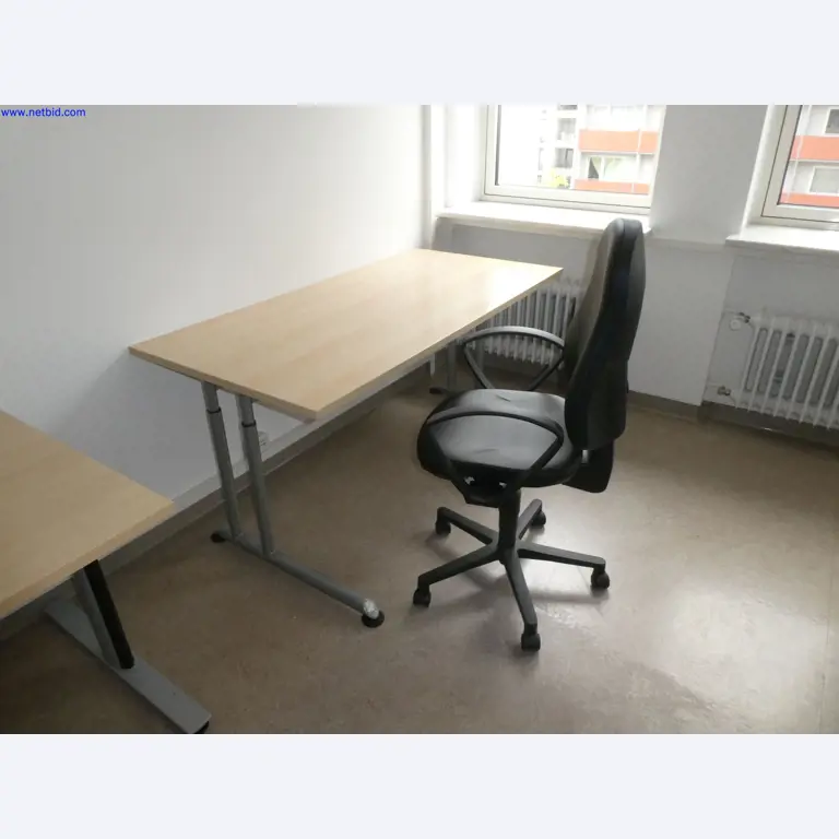 Medizinisch technische Geräte, Einrichtung und Mobiliar eines Krankenhauses-2