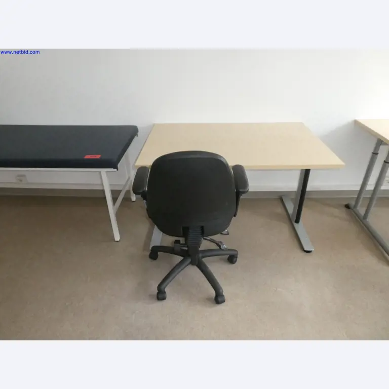 Medizinisch technische Geräte, Einrichtung und Mobiliar eines Krankenhauses-3