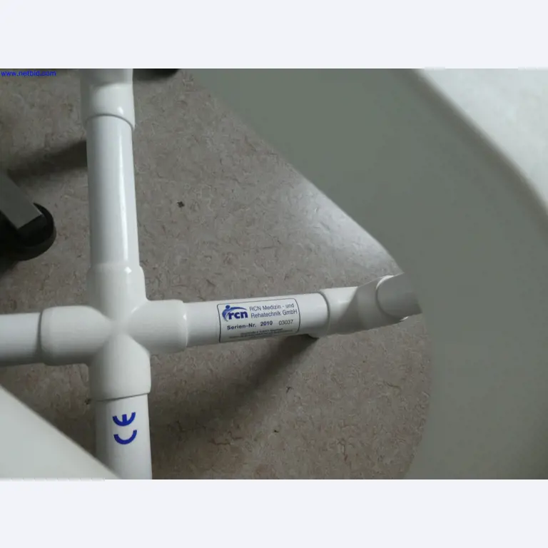 Medizinisch technische Geräte, Einrichtung und Mobiliar eines Krankenhauses-2