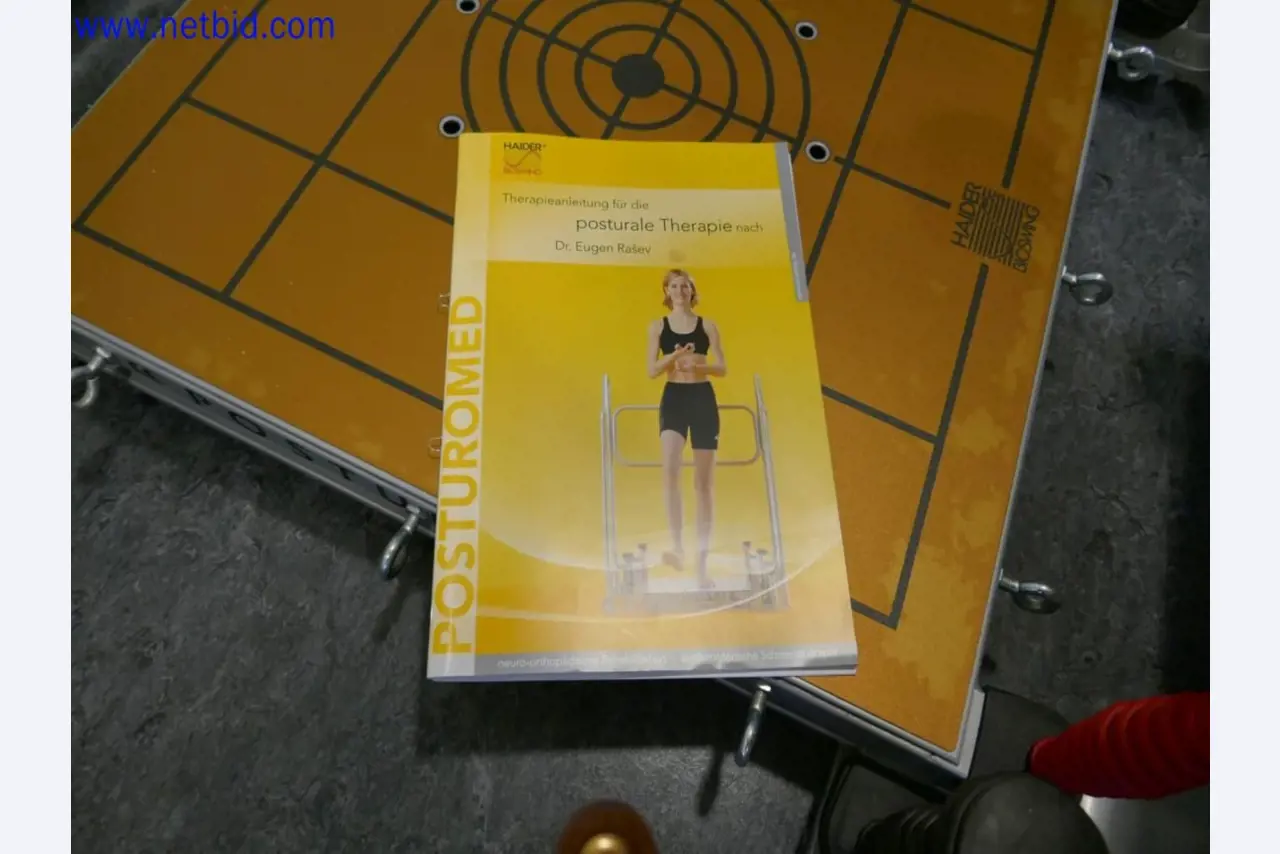 Medizinisch technische Geräte, Einrichtung und Mobiliar eines Krankenhauses-1