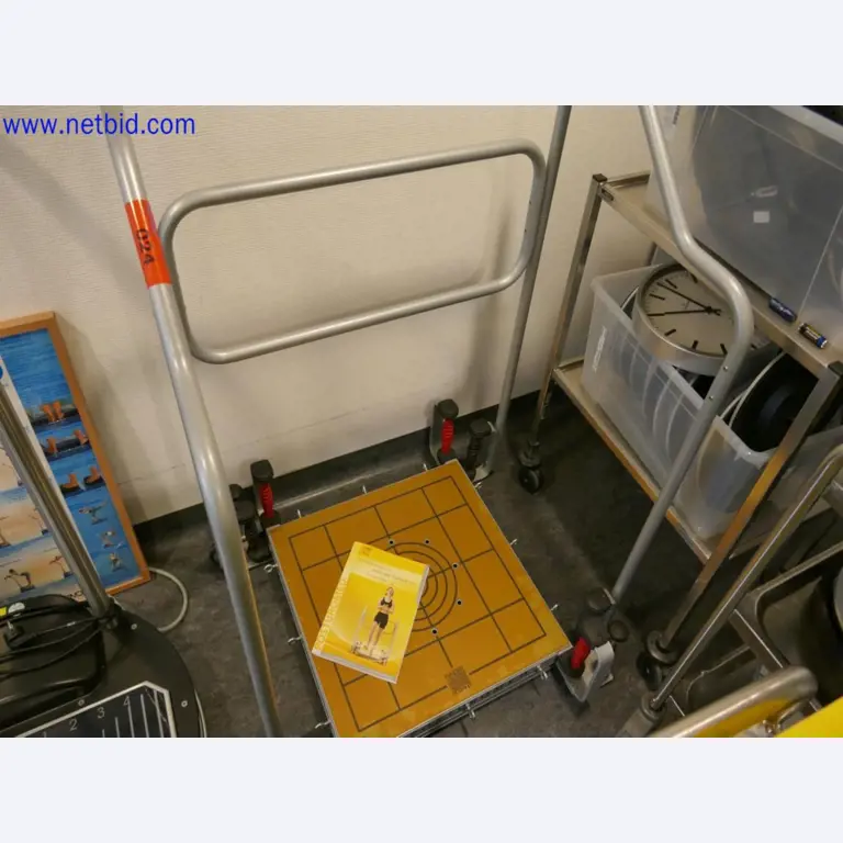 Medizinisch technische Geräte, Einrichtung und Mobiliar eines Krankenhauses-2