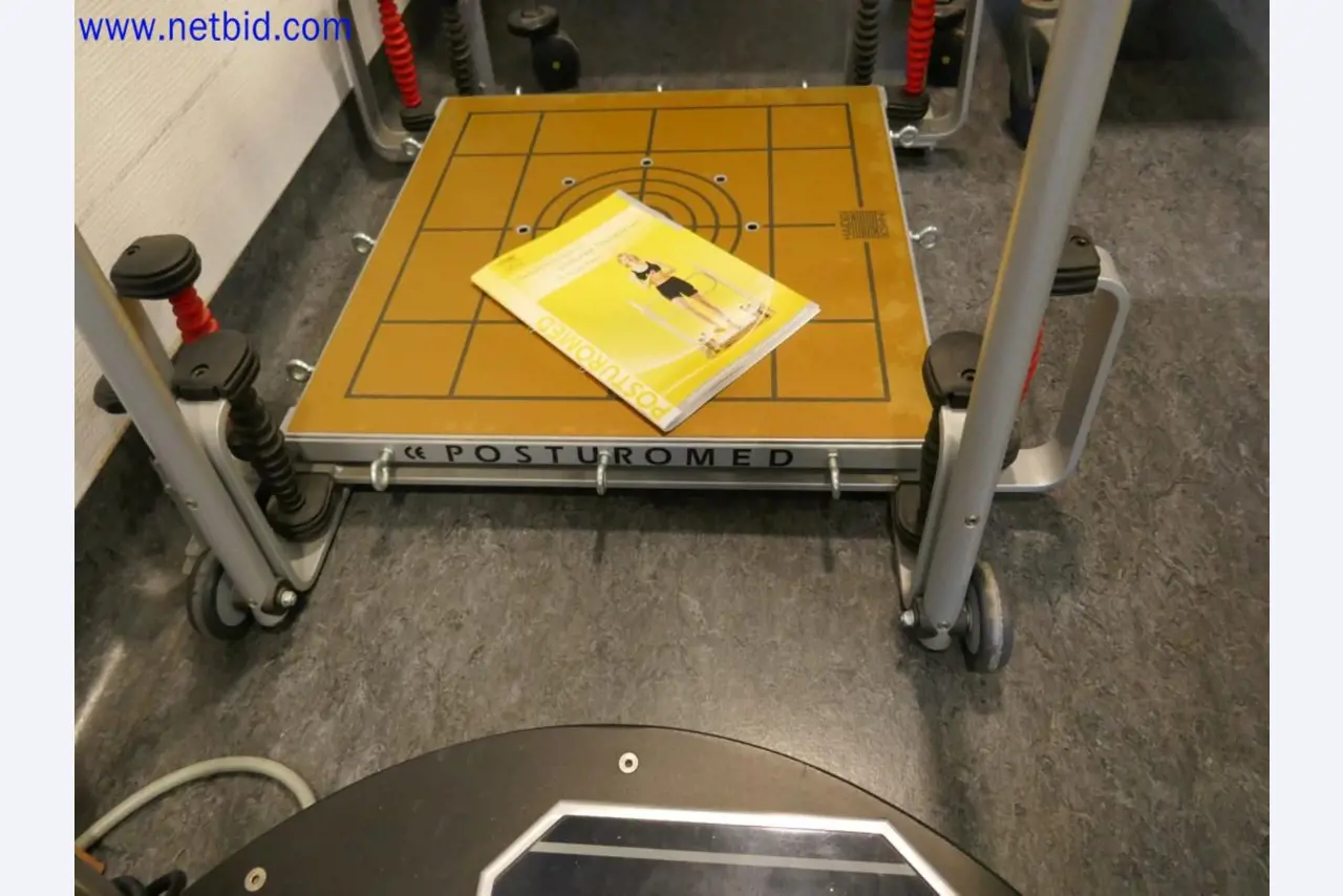 Medizinisch technische Geräte, Einrichtung und Mobiliar eines Krankenhauses-3