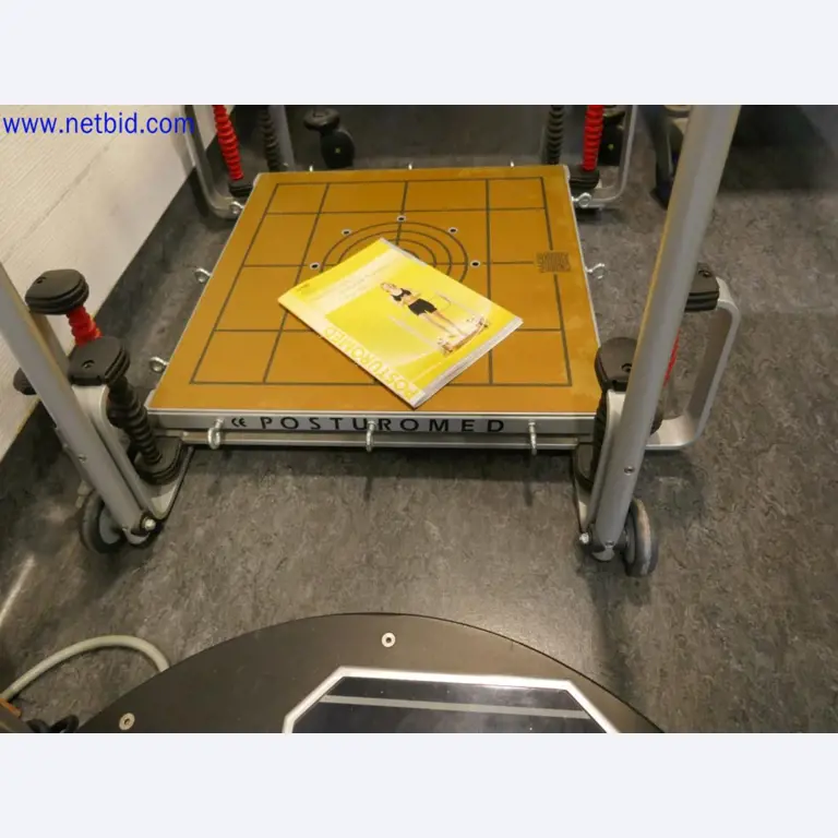 Medizinisch technische Geräte, Einrichtung und Mobiliar eines Krankenhauses-3