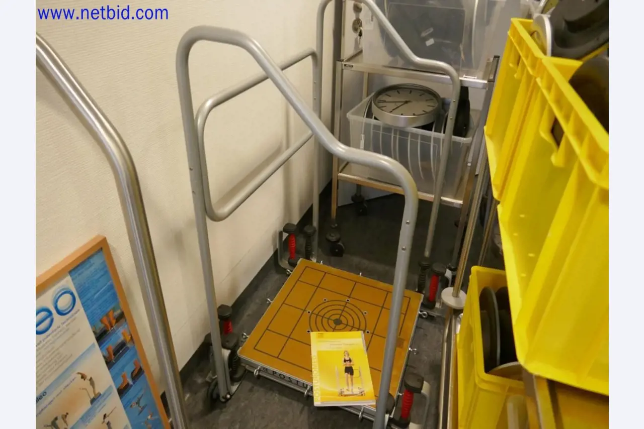 Medizinisch technische Geräte, Einrichtung und Mobiliar eines Krankenhauses-4