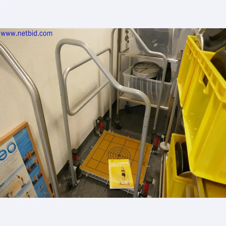 Medizinisch technische Geräte, Einrichtung und Mobiliar eines Krankenhauses-4