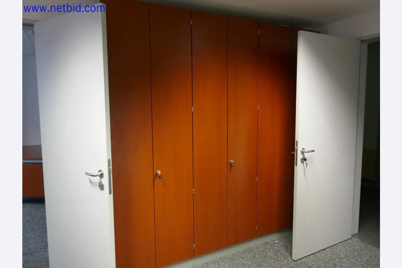 Medische technische apparaten, uitrusting en meubilair van een ziekenhuis-7