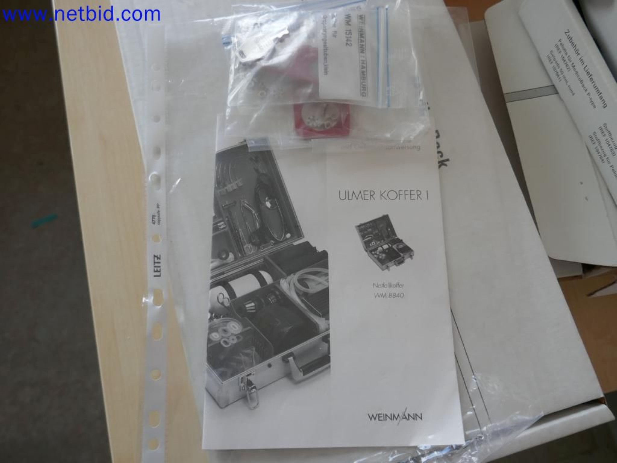 Appareils techniques médicaux, aménagement et mobilier d'un hôpital-2