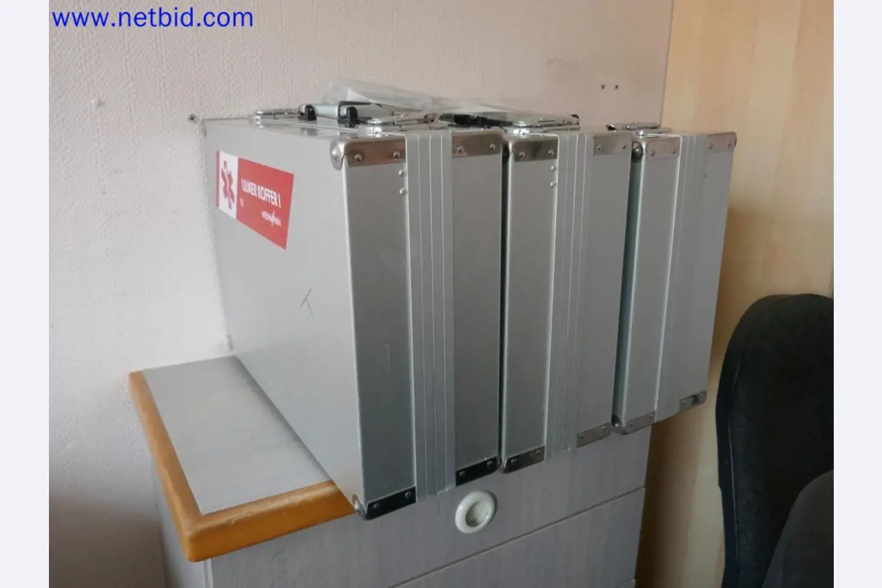 Appareils techniques médicaux, aménagement et mobilier d'un hôpital-3