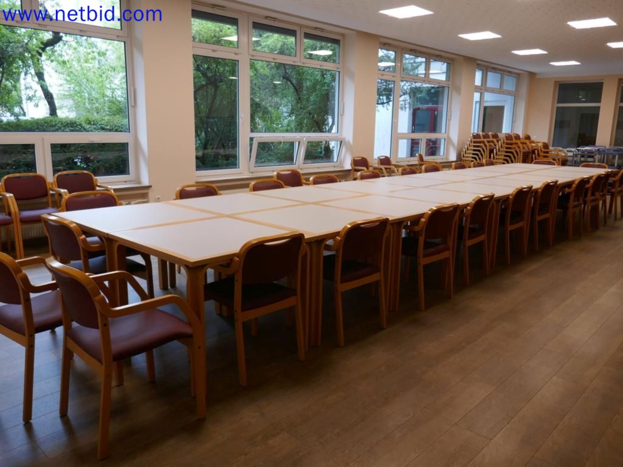 Medyczne urządzenia techniczne, wyposażenie i meble szpitalne-1