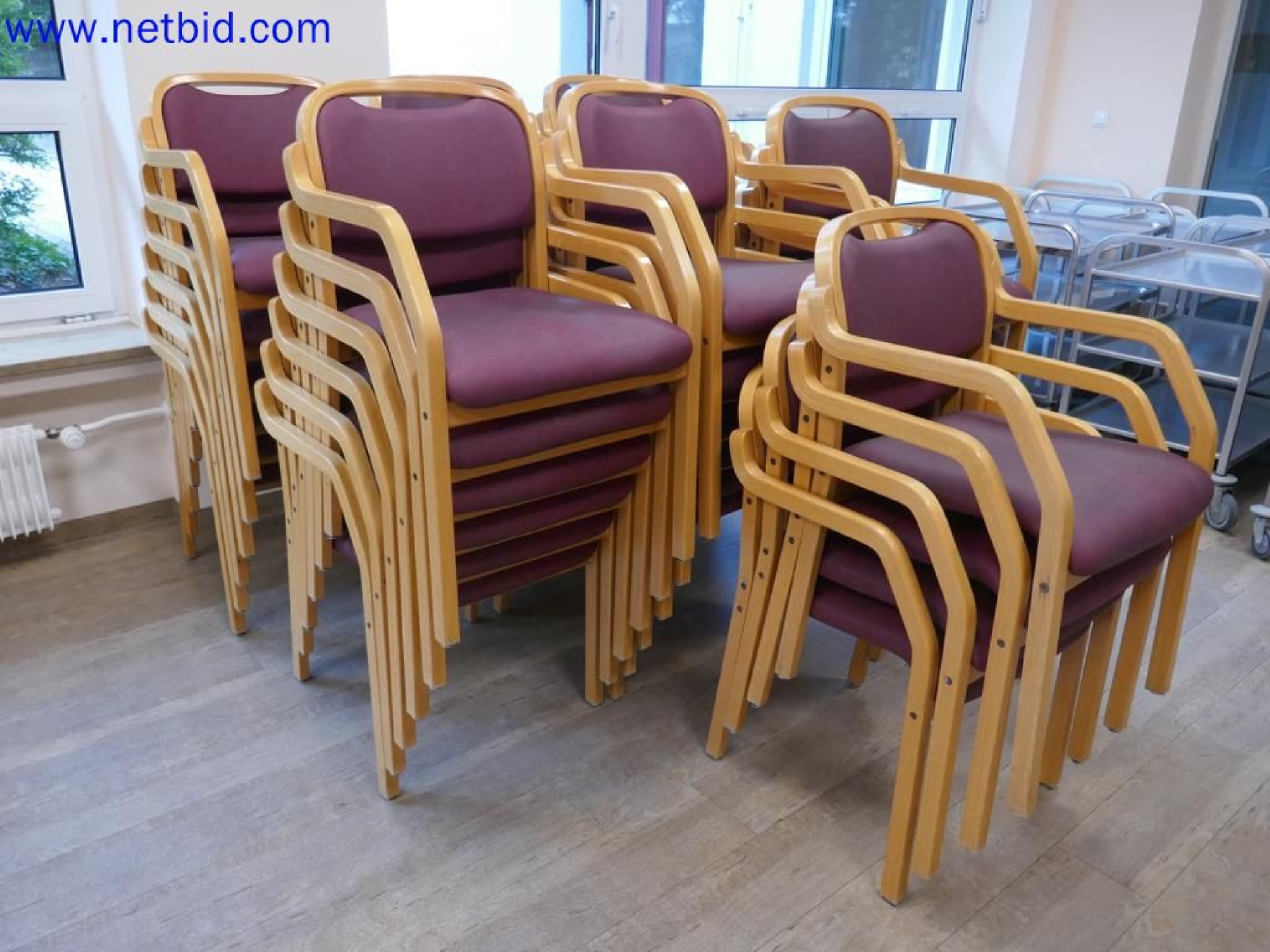 Medyczne urządzenia techniczne, wyposażenie i meble szpitalne-2