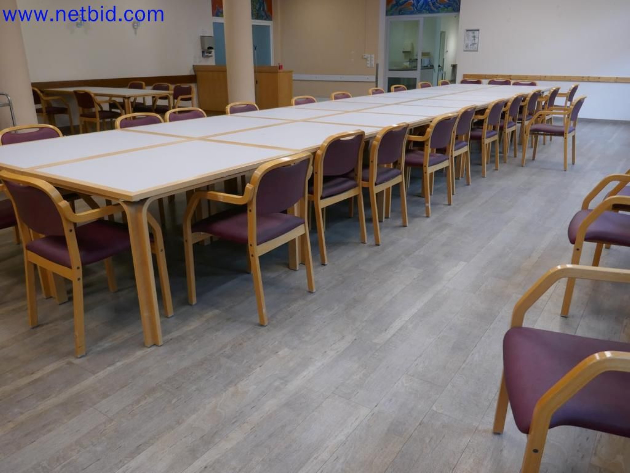 Medyczne urządzenia techniczne, wyposażenie i meble szpitalne-3