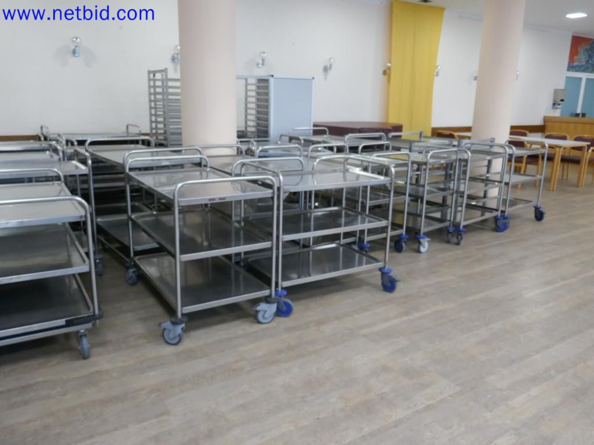 Medyczne urządzenia techniczne, wyposażenie i meble szpitalne-2