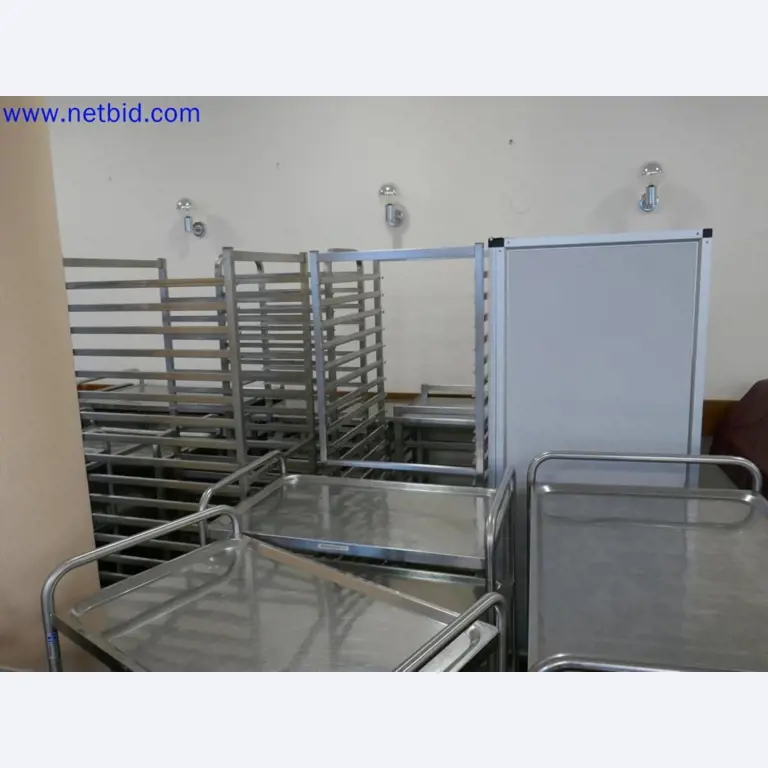 Medyczne urządzenia techniczne, wyposażenie i meble szpitalne-4