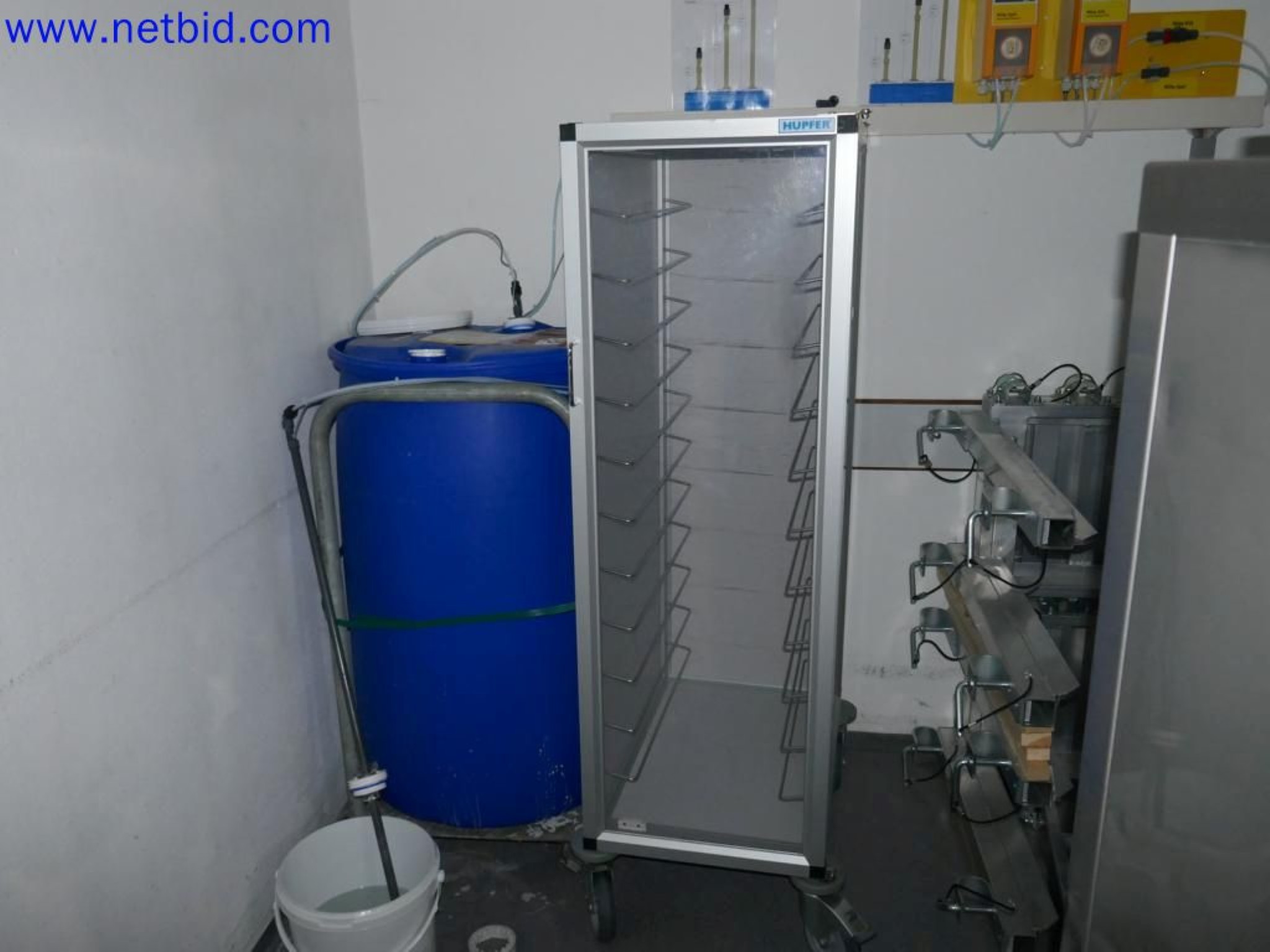 Medyczne urządzenia techniczne, wyposażenie i meble szpitalne-7