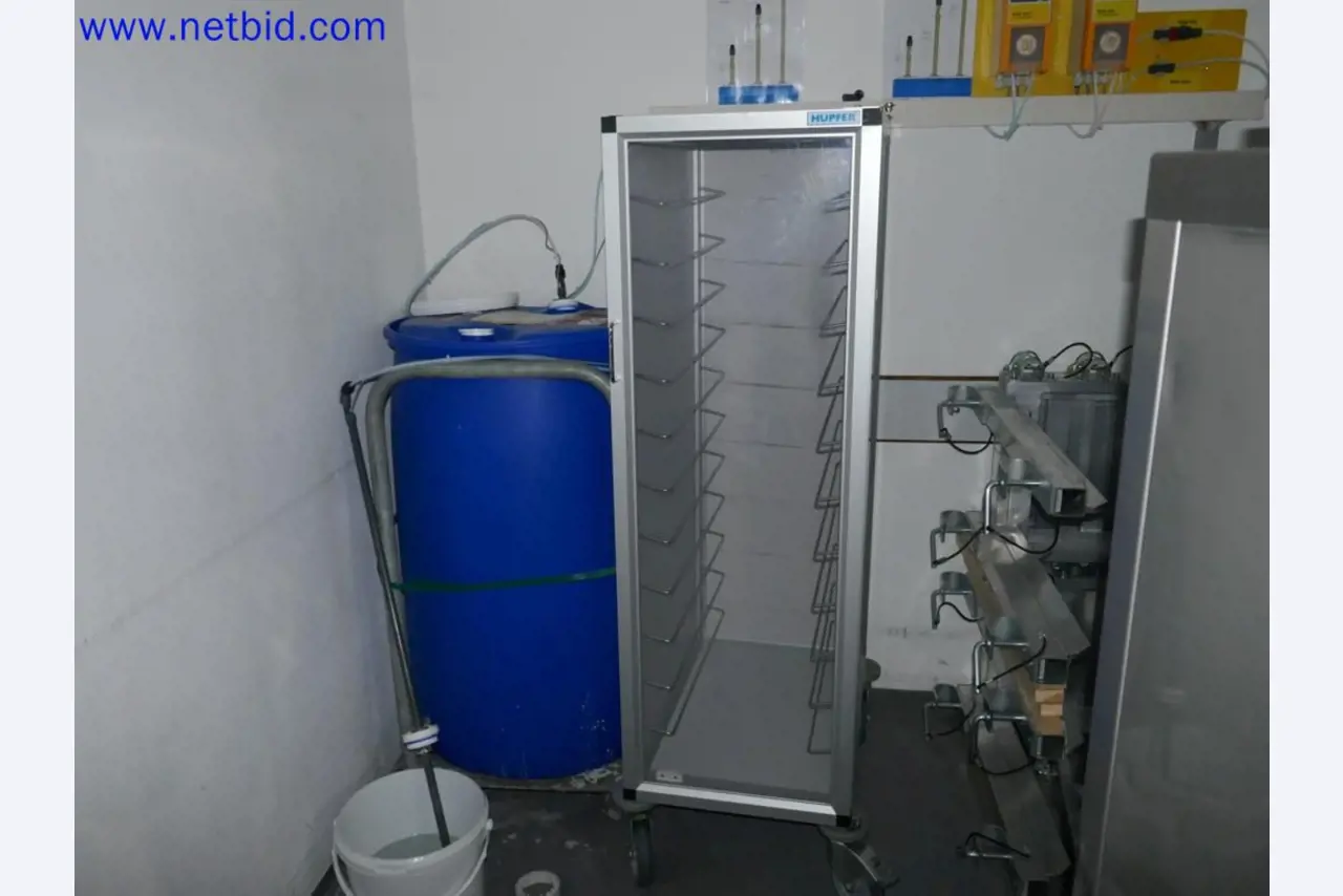 Medyczne urządzenia techniczne, wyposażenie i meble szpitalne-7