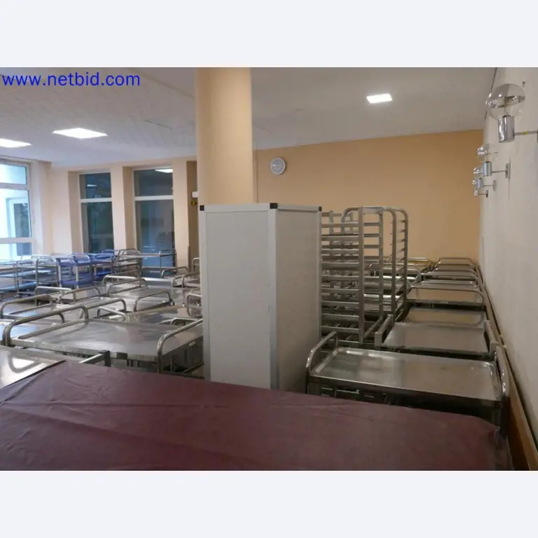 Medyczne urządzenia techniczne, wyposażenie i meble szpitalne-8