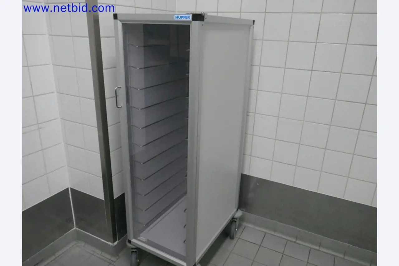 Medyczne urządzenia techniczne, wyposażenie i meble szpitalne-9