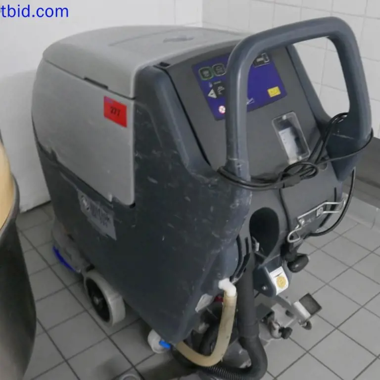 Maszyna do szorowania/odsysania podłóg Nilfisk Alto BA531