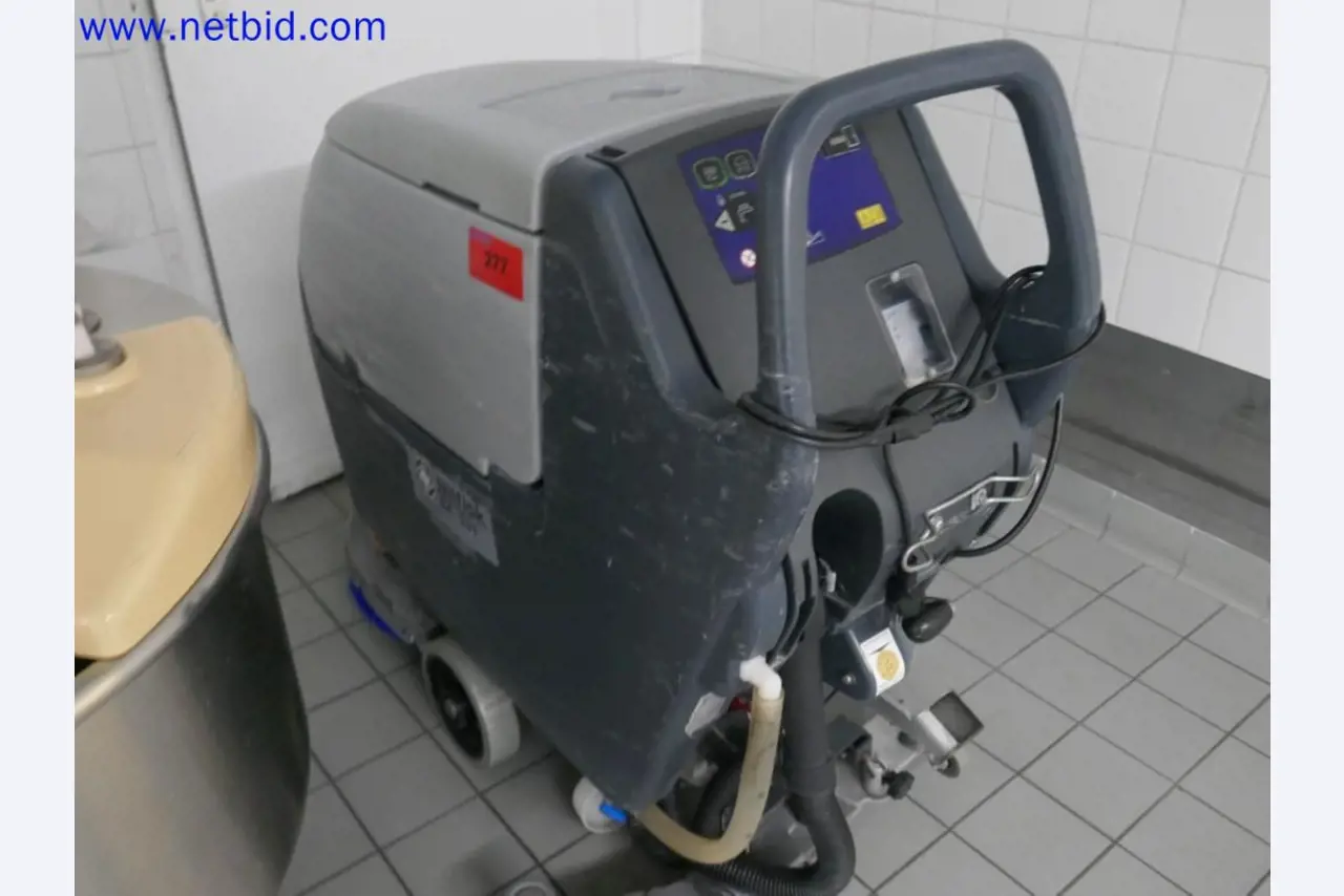 Medyczne urządzenia techniczne, wyposażenie i meble szpitalne-1