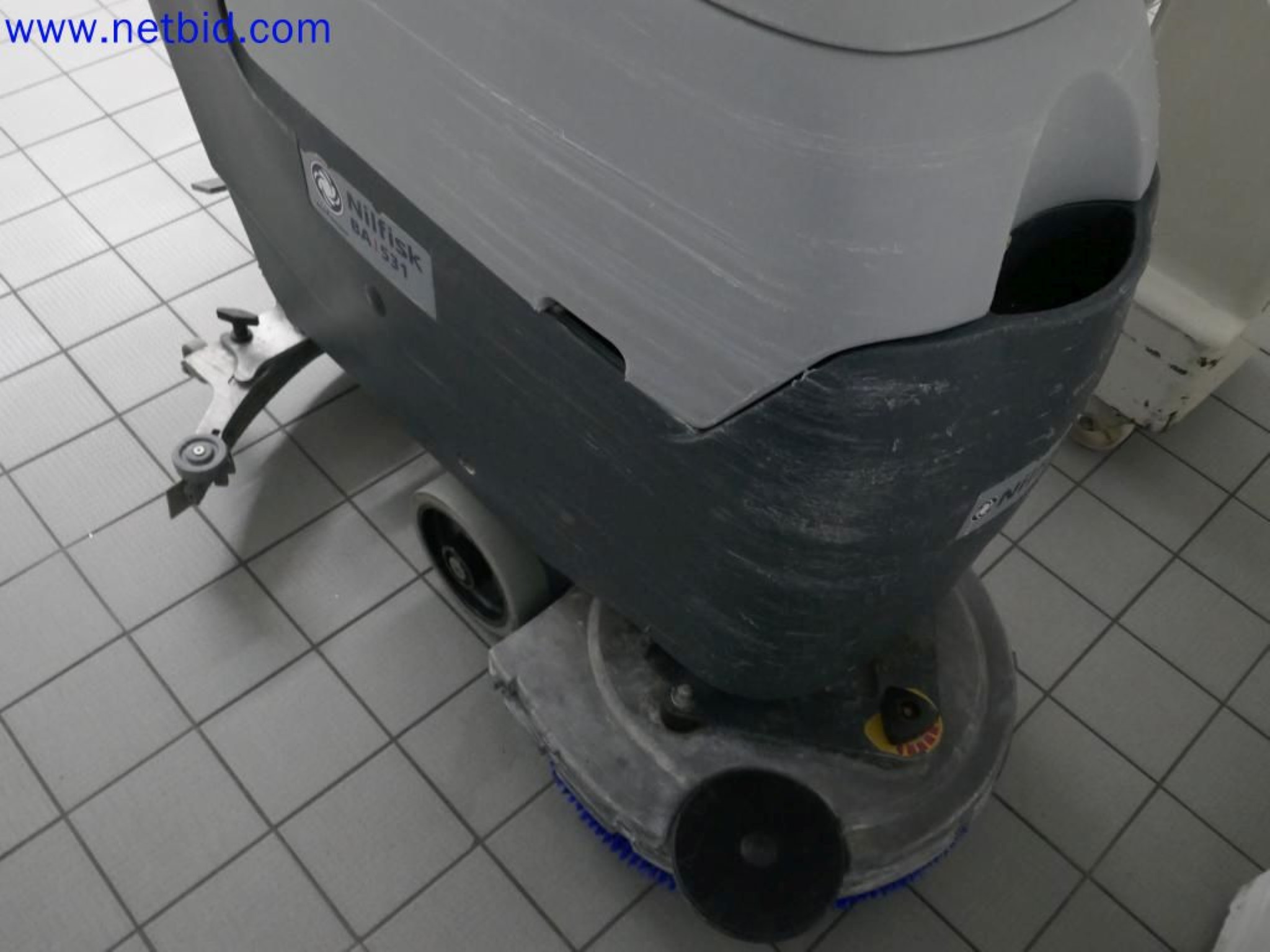 Medyczne urządzenia techniczne, wyposażenie i meble szpitalne-2