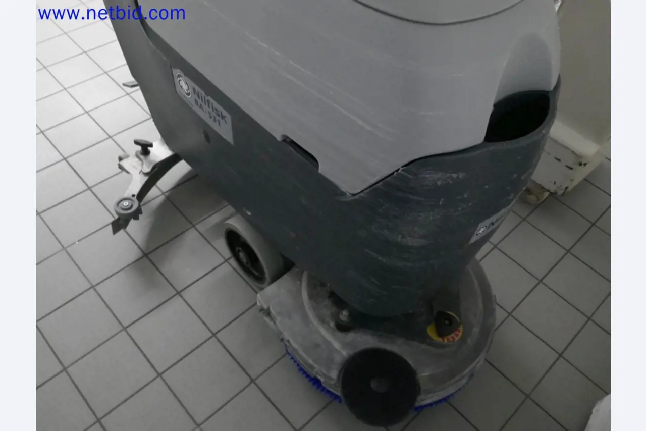 Medyczne urządzenia techniczne, wyposażenie i meble szpitalne-2