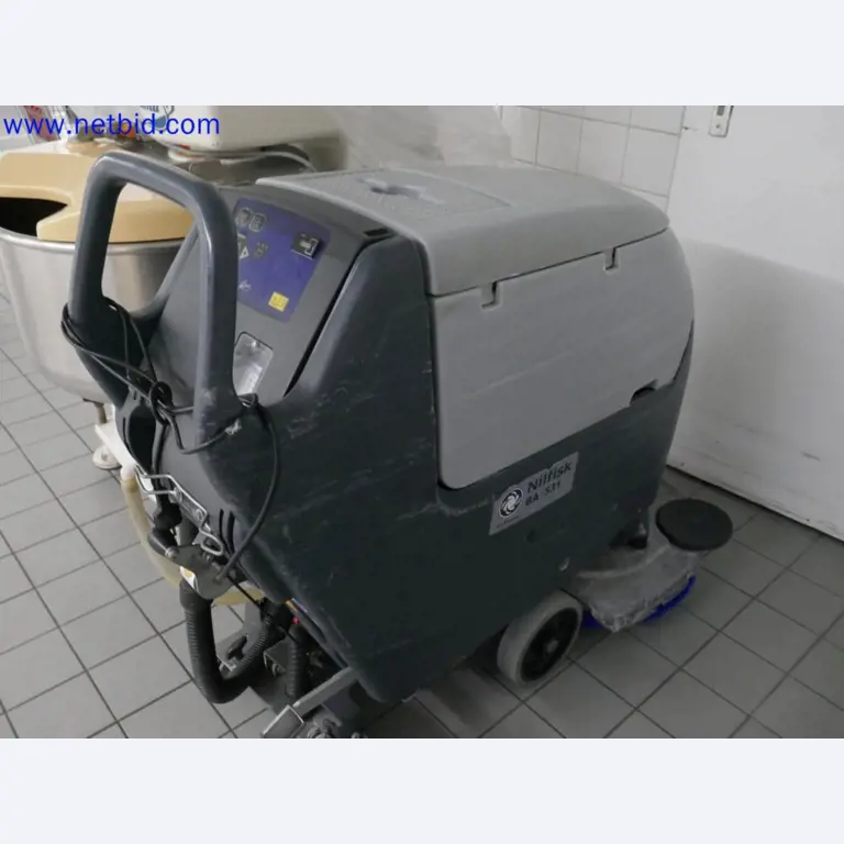 Medyczne urządzenia techniczne, wyposażenie i meble szpitalne-3