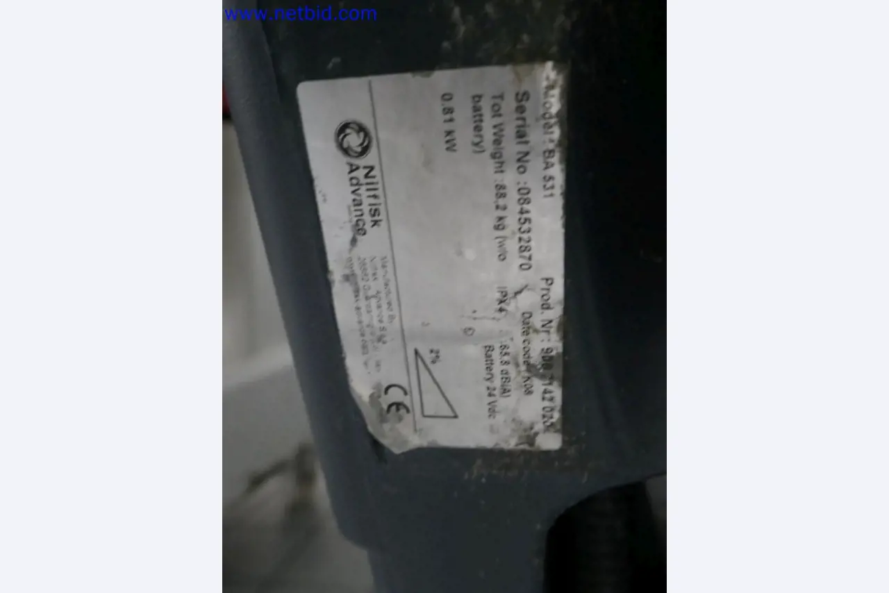 Medyczne urządzenia techniczne, wyposażenie i meble szpitalne-4