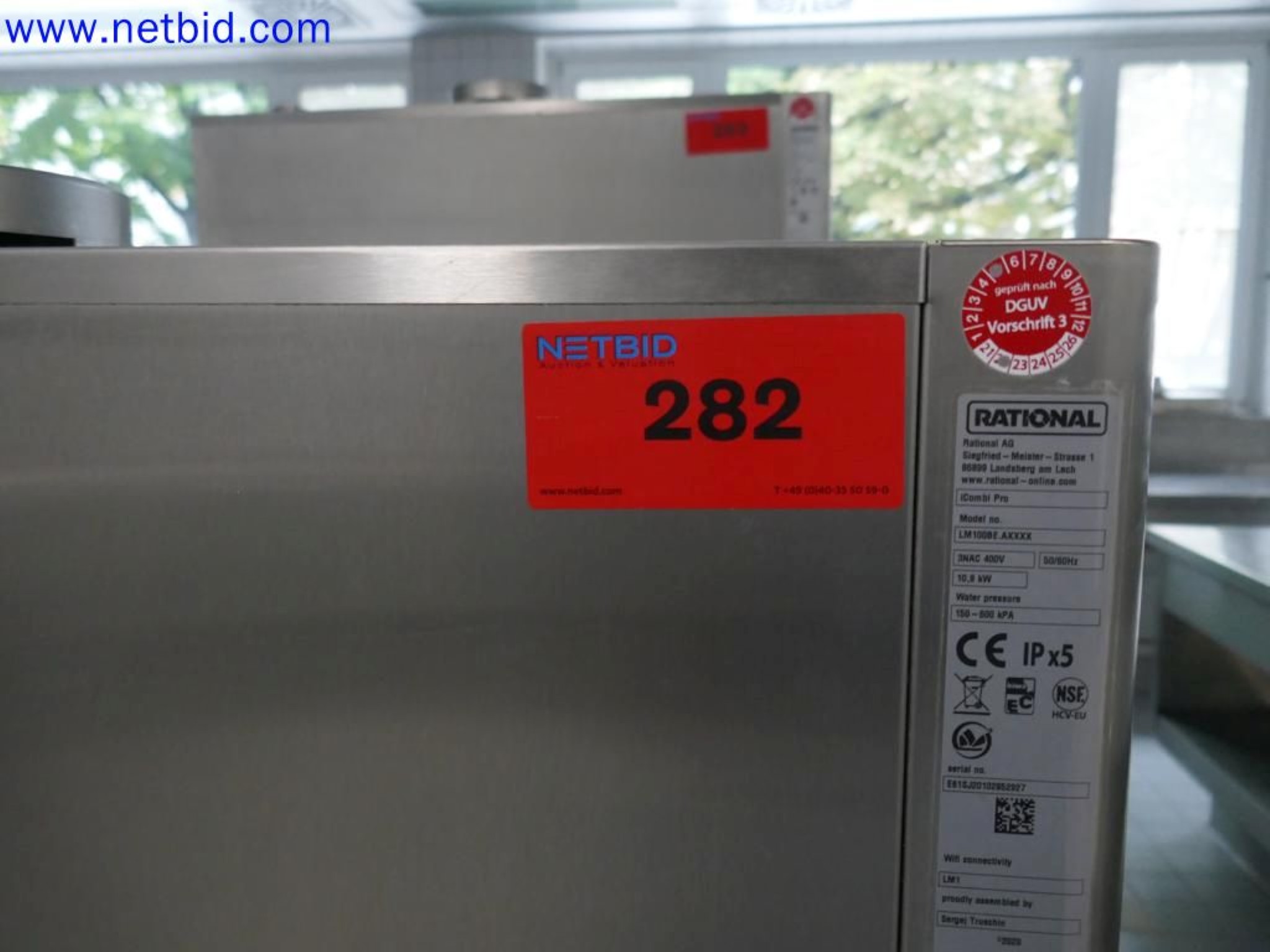 Medyczne urządzenia techniczne, wyposażenie i meble szpitalne-1