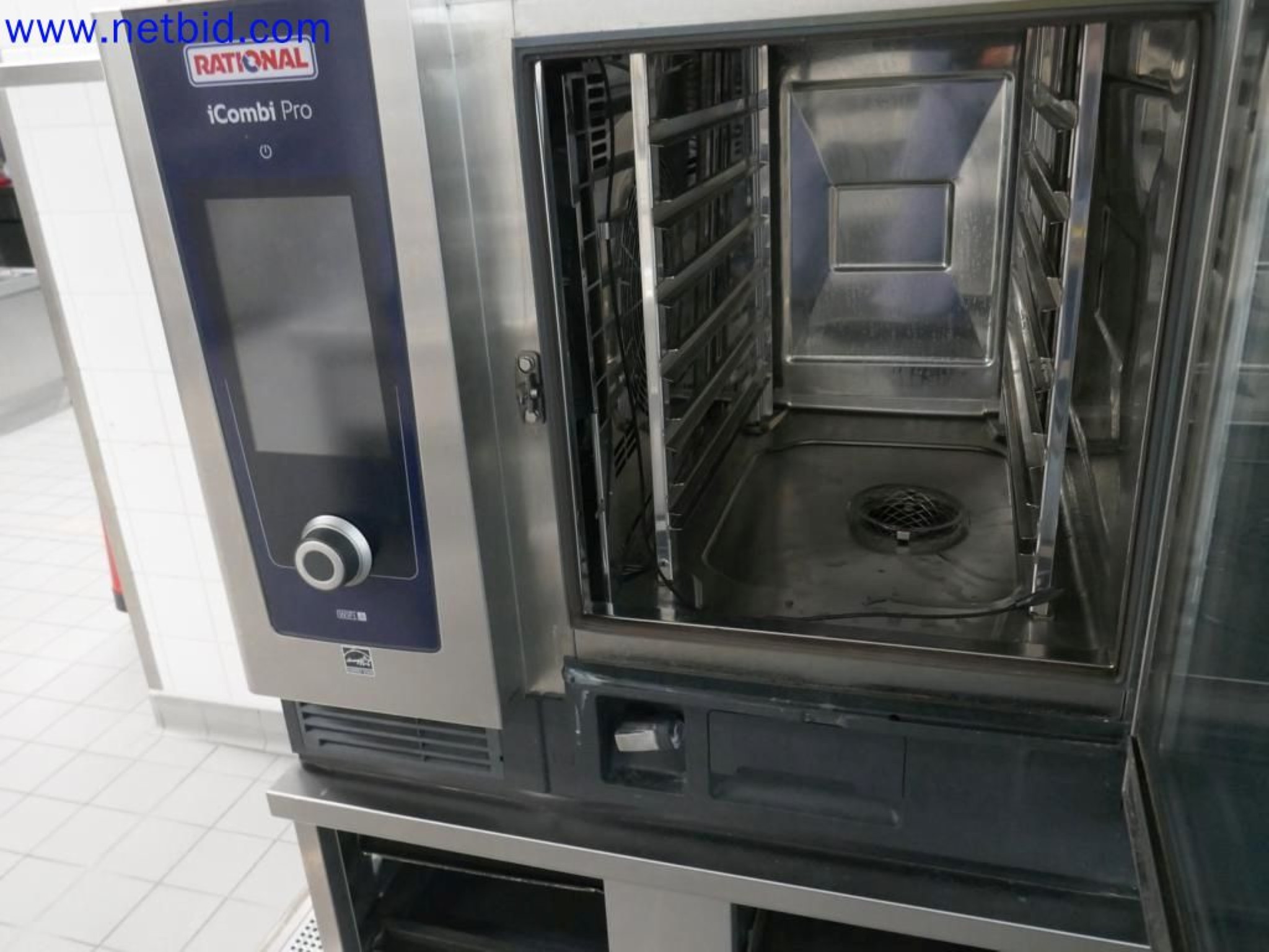 Medyczne urządzenia techniczne, wyposażenie i meble szpitalne-6