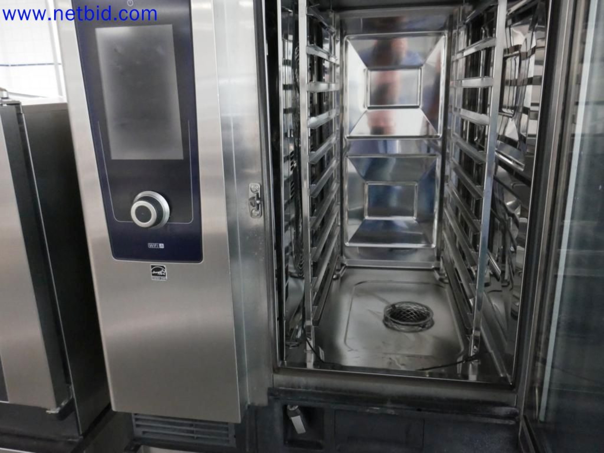 Medyczne urządzenia techniczne, wyposażenie i meble szpitalne-4