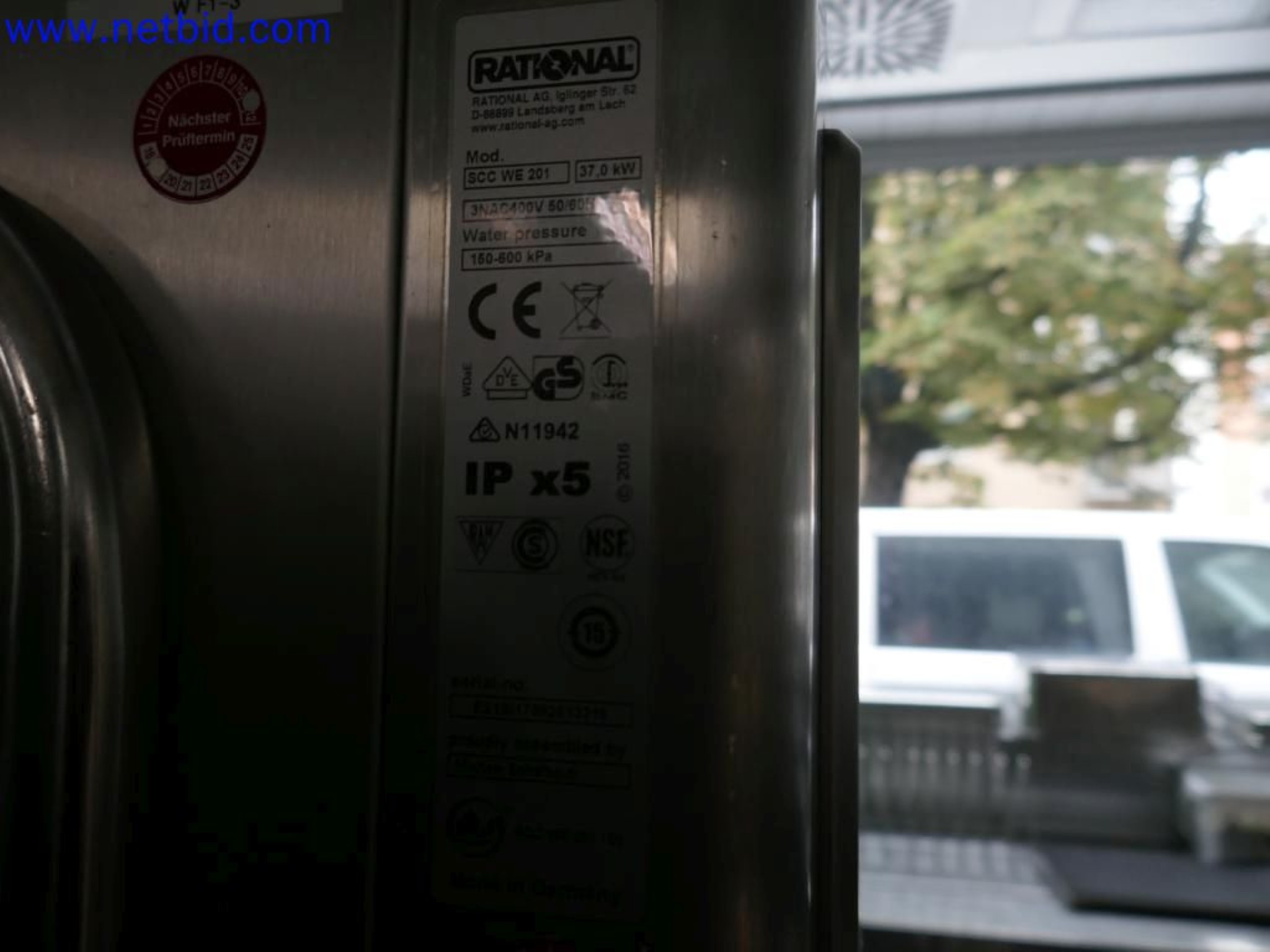 Medyczne urządzenia techniczne, wyposażenie i meble szpitalne-3